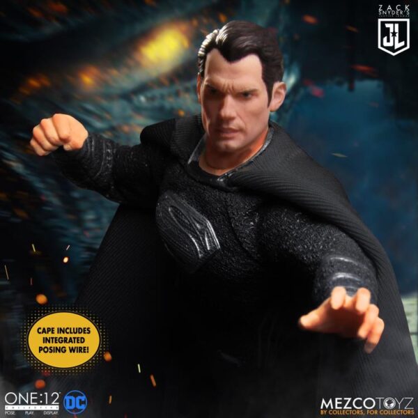 Mezco Snyder's Justice League One:12 Super-Homem (loose) - Imagem 4