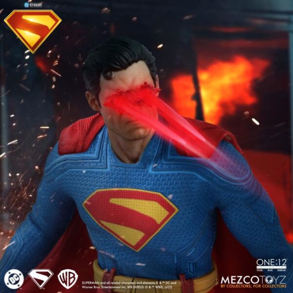 Pré-venda Mezco Superman (2025) One:12 Collective Superman Action Figure - Imagem 3