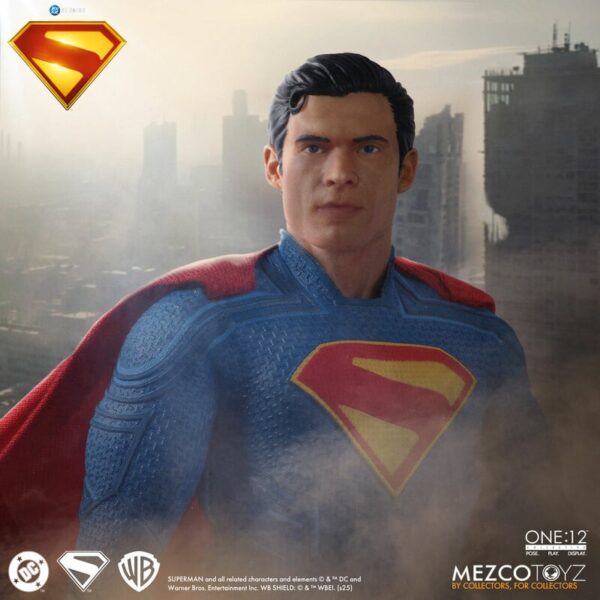 Pré-venda Mezco Superman (2025) One:12 Collective Superman Action Figure - Imagem 4
