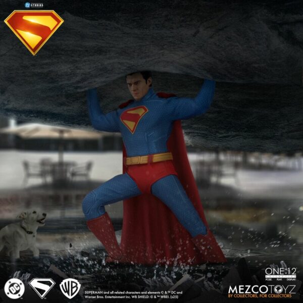 Pré-venda Mezco Superman (2025) One:12 Collective Superman Action Figure - Imagem 5