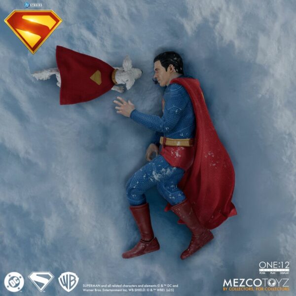 Pré-venda Mezco Superman (2025) One:12 Collective Superman Action Figure - Imagem 8
