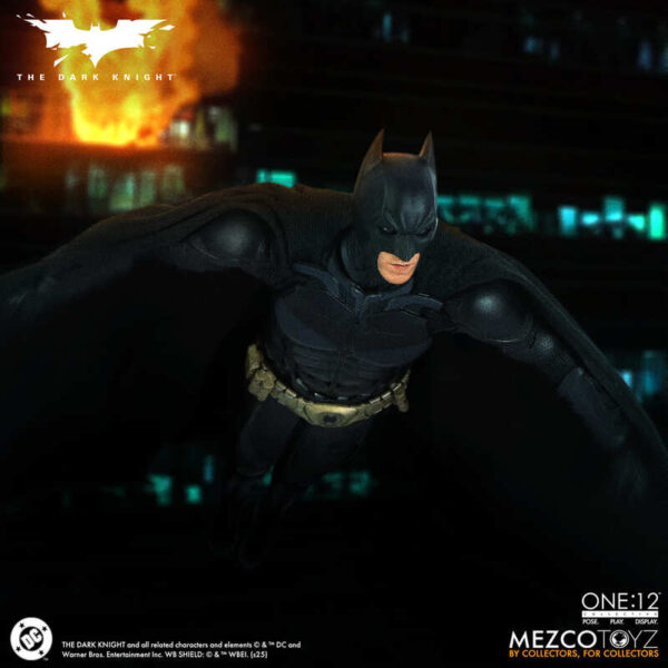 Pré-venda Mezco The Dark Knight One:12 Collective Batman Action Figure - Imagem 3