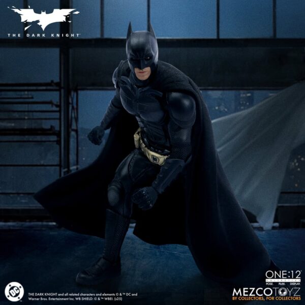 Pré-venda Mezco The Dark Knight One:12 Collective Batman Action Figure - Imagem 8