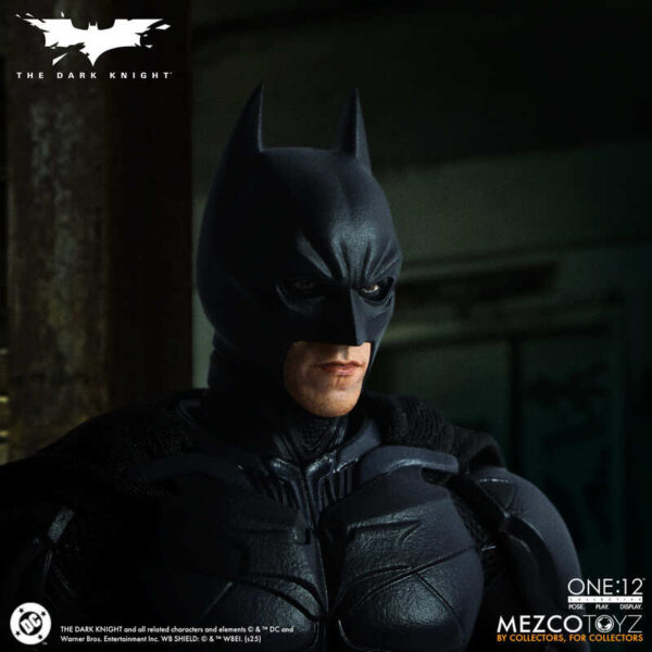 Pré-venda Mezco The Dark Knight One:12 Collective Batman Action Figure - Imagem 9