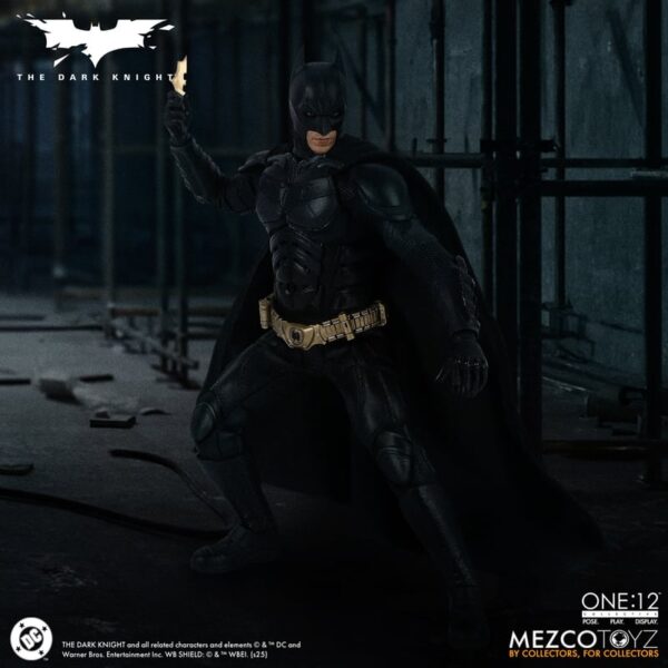 Pré-venda Mezco The Dark Knight One:12 Collective Batman Action Figure - Imagem 11
