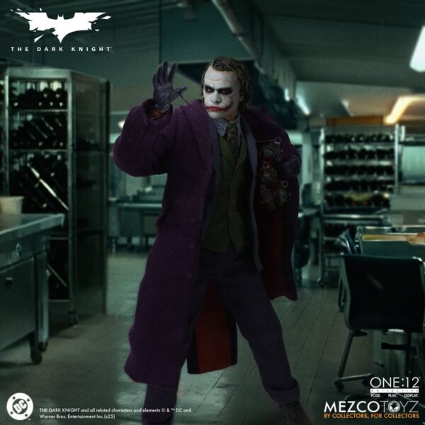 Pré-venda Mezco The Dark Knight One:12 Collective The Joker Action Figure - Imagem 8