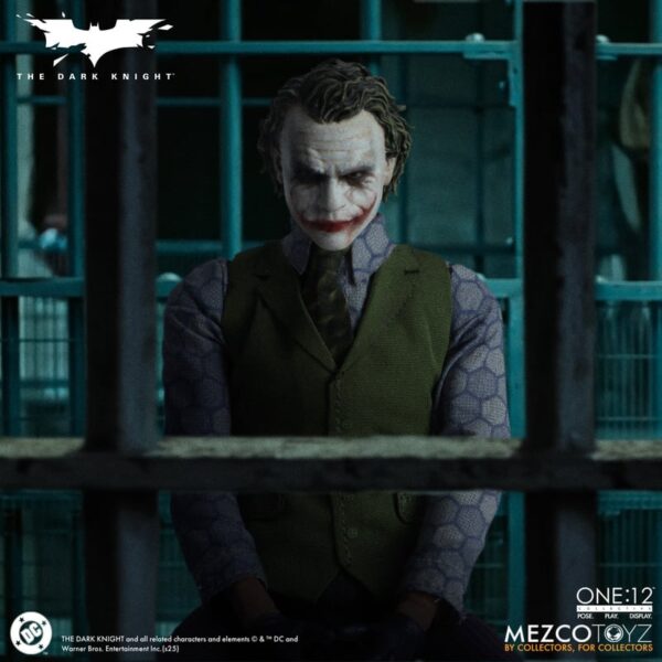 Pré-venda Mezco The Dark Knight One:12 Collective The Joker Action Figure - Imagem 9
