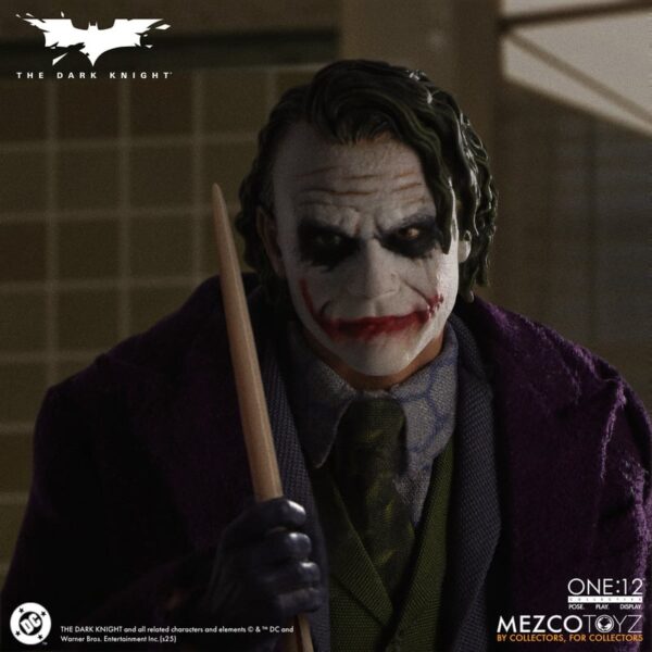 Pré-venda Mezco The Dark Knight One:12 Collective The Joker Action Figure - Imagem 11