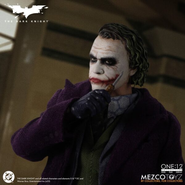 Pré-venda Mezco The Dark Knight One:12 Collective The Joker Action Figure - Imagem 12