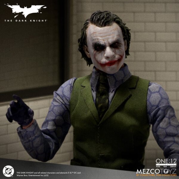 Pré-venda Mezco The Dark Knight One:12 Collective The Joker Action Figure - Imagem 13